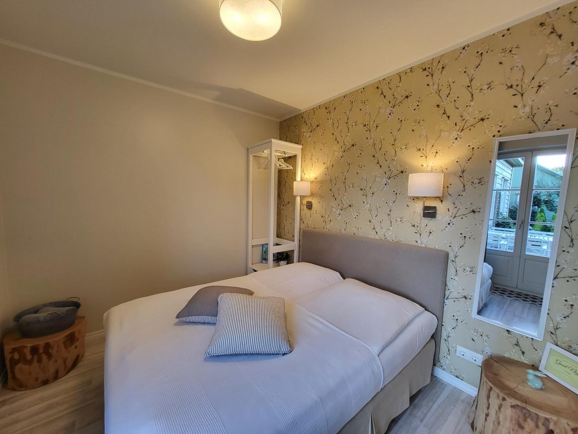 Kuressaare Family And Garden Apartments Ngoại thất bức ảnh